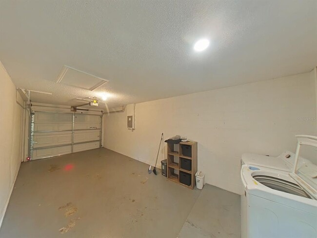 Building Photo - 930 Cedar Cir