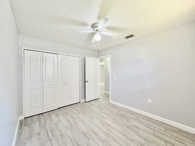 Building Photo - 1337 Eagleview Dr