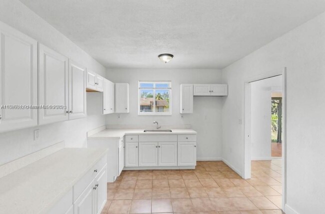 Building Photo - 1810 SW 70th Ave