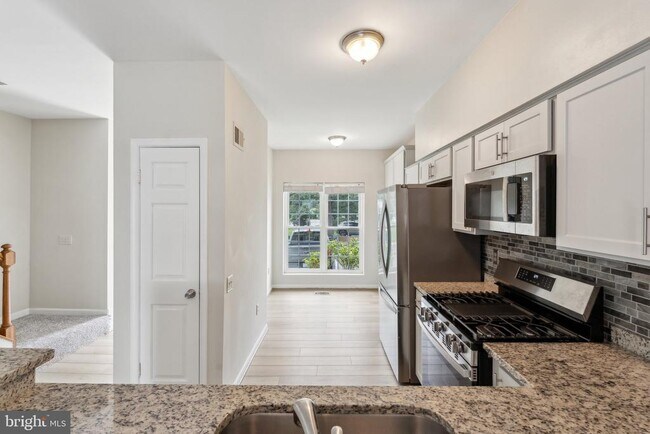 Building Photo - 7191 Fairfield Ct