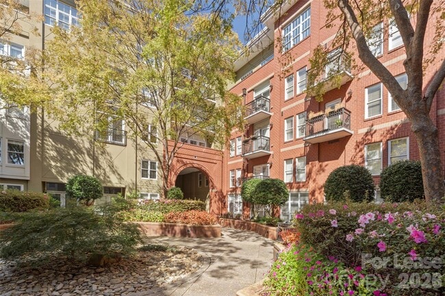 Building Photo - 1320 Fillmore Ave