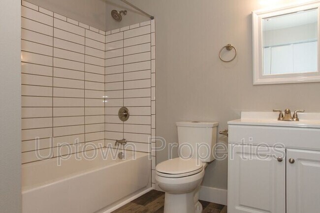 Building Photo - 2602 NE Lombard St