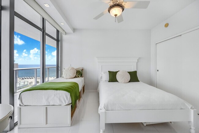 Building Photo - 3737 Collins Ave