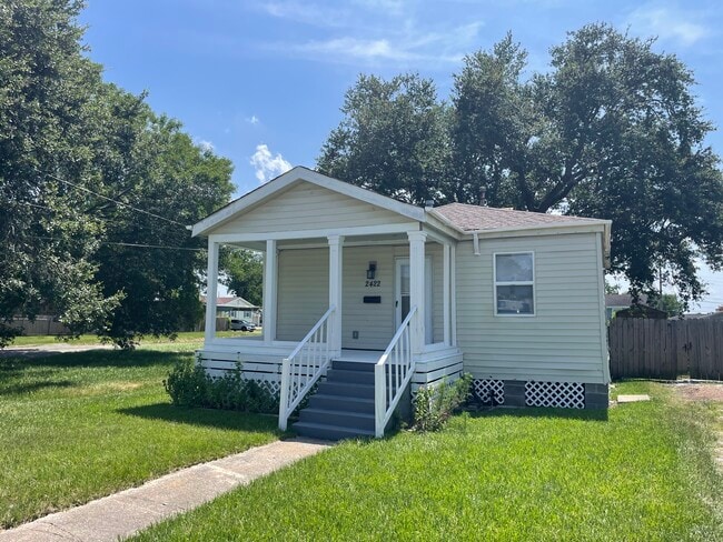 Building Photo - 2422 Stafford St