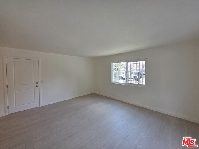 Building Photo - 912 N Ridgewood Pl
