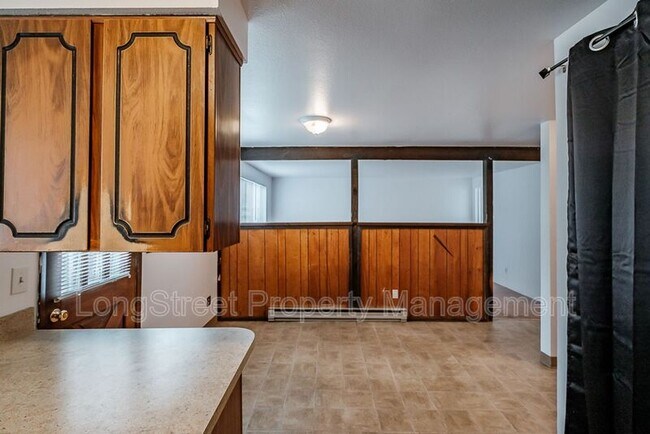 Building Photo - 1950 NW Hayes Ave