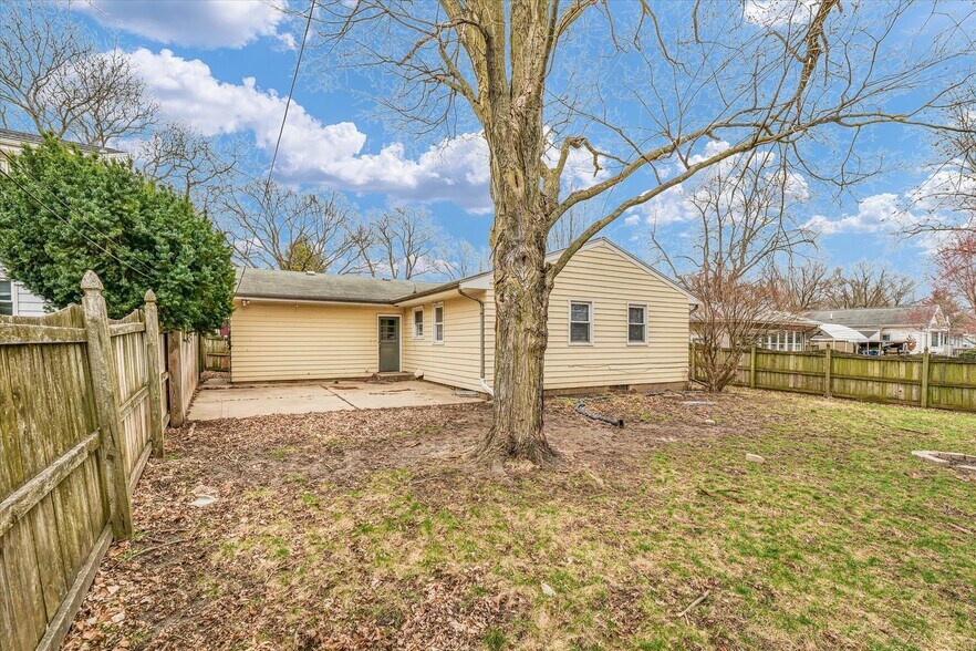 Building Photo - 19 Delaine Dr