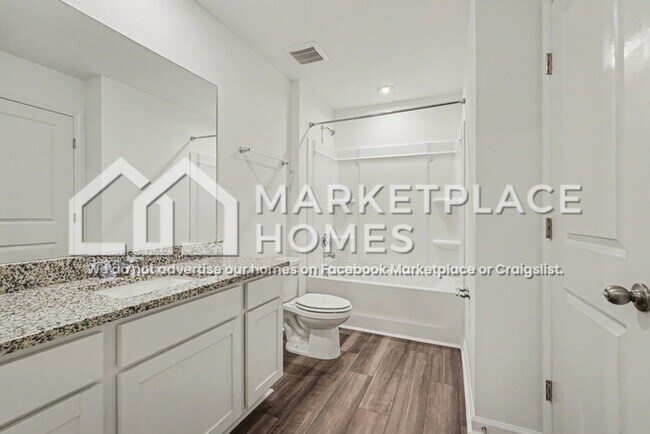 Building Photo - 11910 Sylvia St