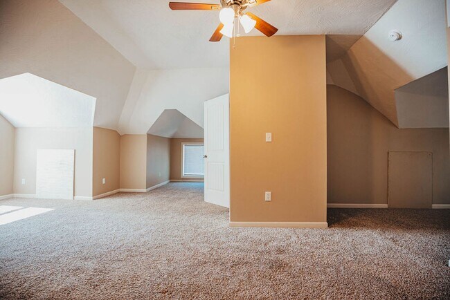 Building Photo - 512 S Main Ave