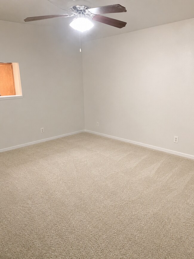 Building Photo - 1308 Chips Dr