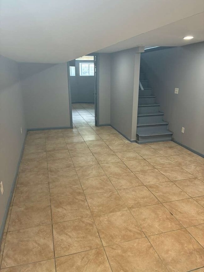 Building Photo - 2832 Parkwood Ave