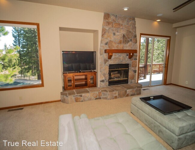 Building Photo - 4 br, 3.5 bath House - 243 E Jeffrey Pine Rd