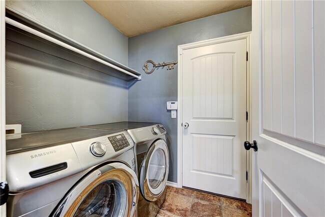 Building Photo - 2405 SW 137th St