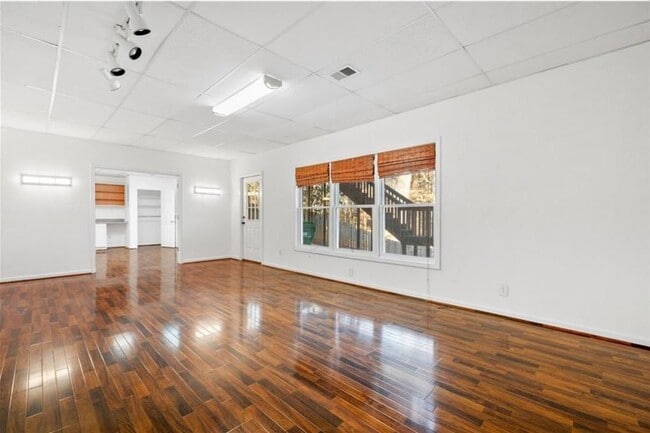 Building Photo - 10895 Glenbarr Dr