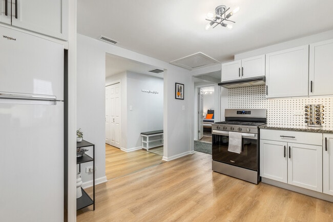 Building Photo - 3017 Pearl St