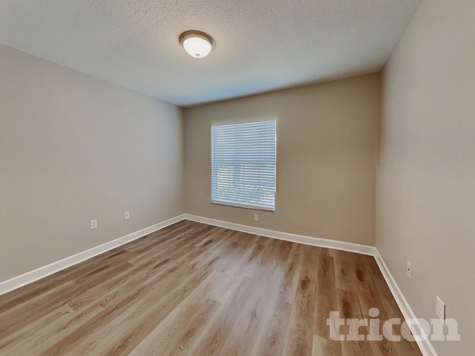 Building Photo - 13806 Newport Shores Dr