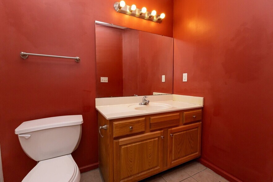 Building Photo - 4705 Montview Dr