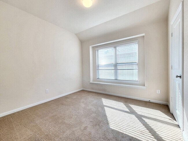 Building Photo - Beautiful One Level 3 BR / 2 BA Home for R...
