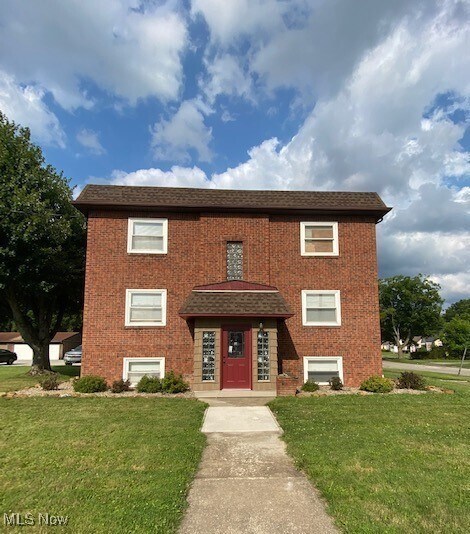 Primary Photo - 1810 Mahoning Ave NW