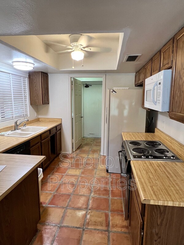 Building Photo - 18942 N 96th Ln