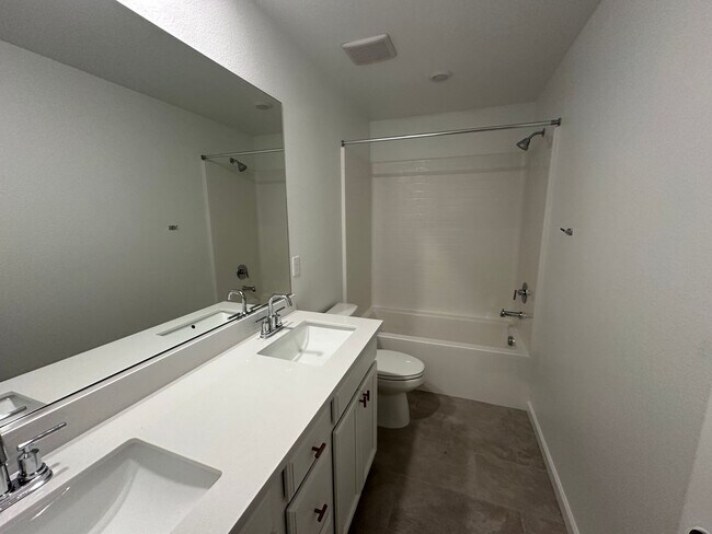 Building Photo - 1704 Bullock Dr
