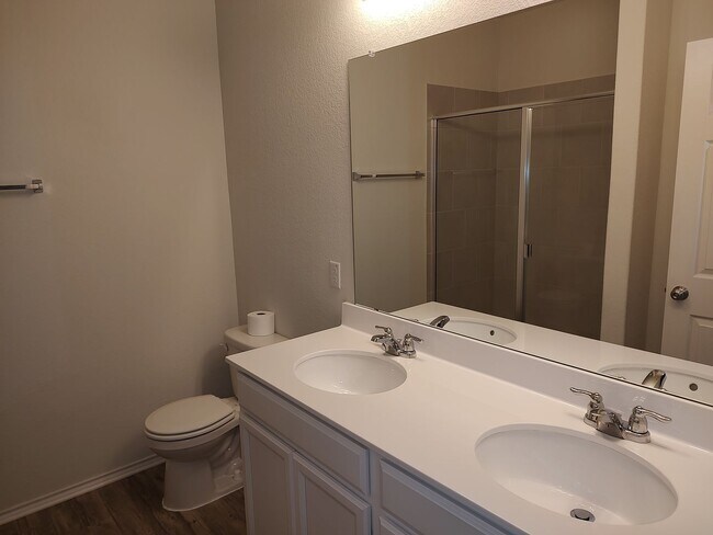 Building Photo - Cute house in Buda