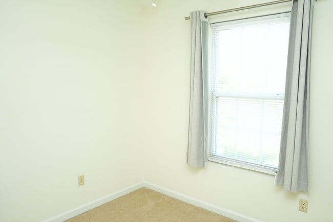 Building Photo - 111 Darien Terrace