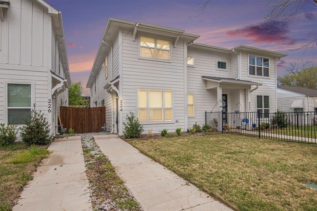 Building Photo - 224 Sunset Ln