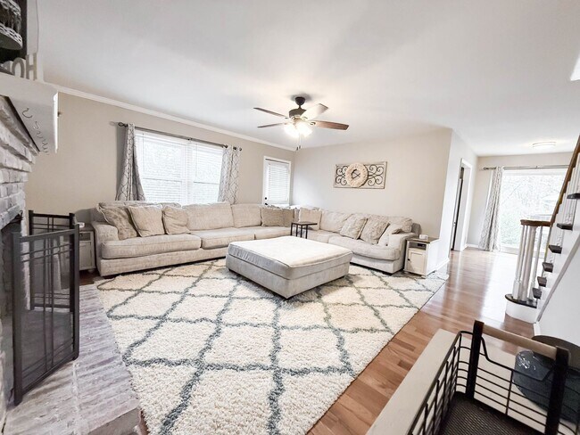 Building Photo - NO APPLICATION FEE FOR 72 HOURS! Spacious Fully-Furnished 5-Bedroom Home | Mid-Term Rental in Gre...