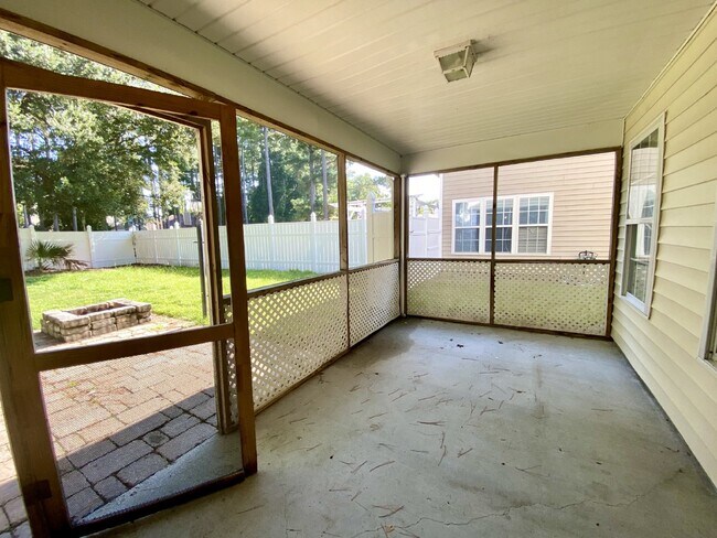 Building Photo - Spacious, Four Bedroom Home in The Farm!