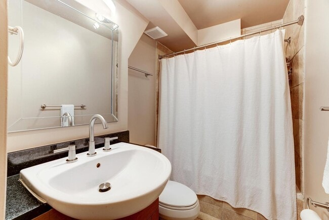 Building Photo - Updated  and Open Plan One Bed/One Bath 16...