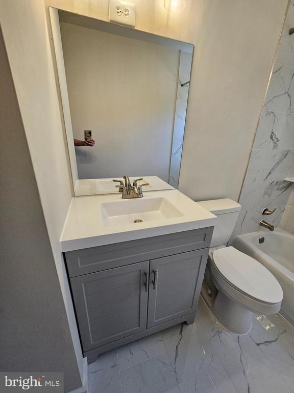 Building Photo - 14236 Caroline St