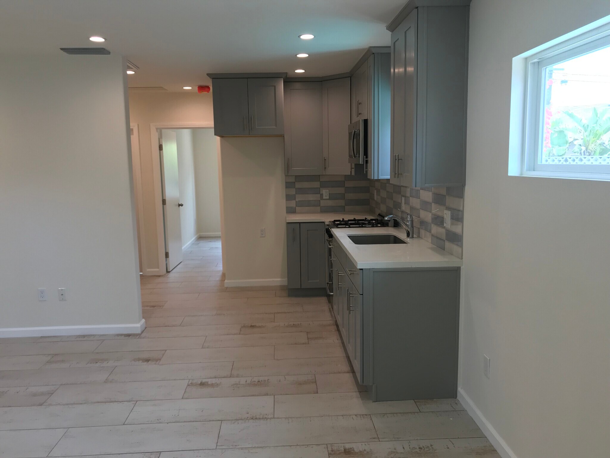 Building Photo - 10166 Petit Ave