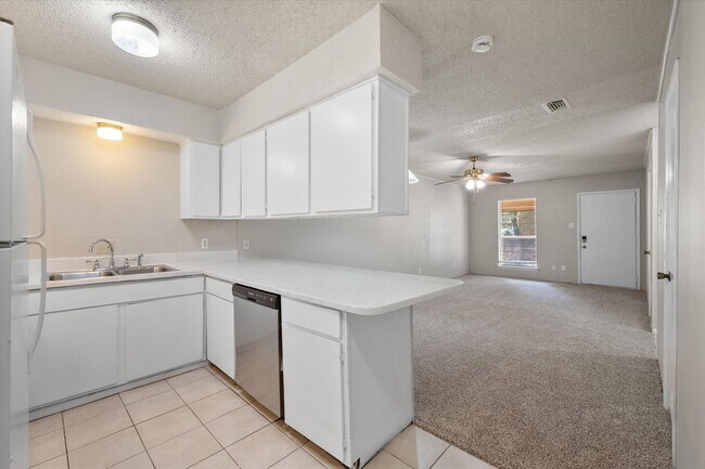 Building Photo - 1803 Harry Ct