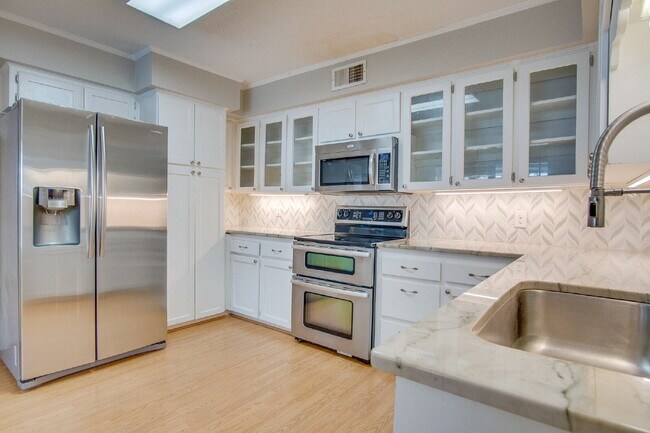 Building Photo - Pool Home with Office, Two Primary Suites ...