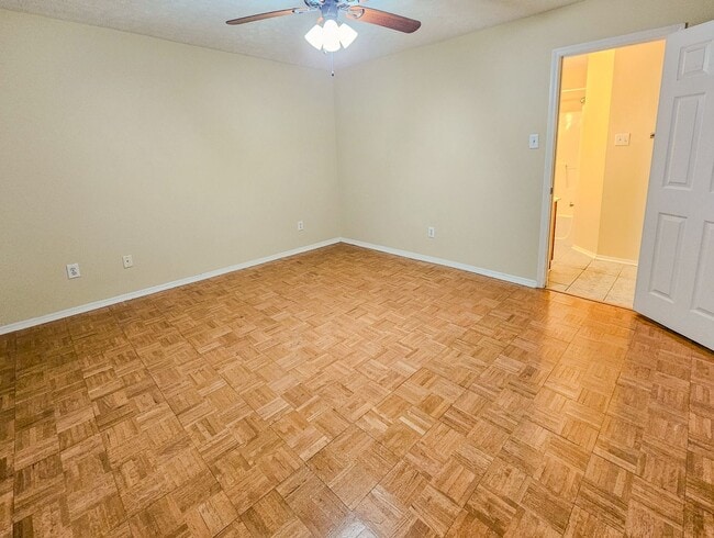 Building Photo - Knoxville 37934 - 3 bed 2.5 bath Condo - Contact Ryan Fogarty 865-333-4840