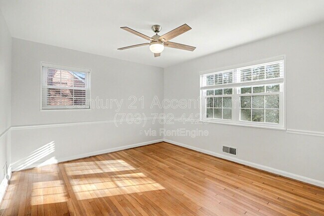 Building Photo - 3107 Valley Ln