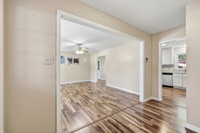 Building Photo - 5914 Ormskirk Dr