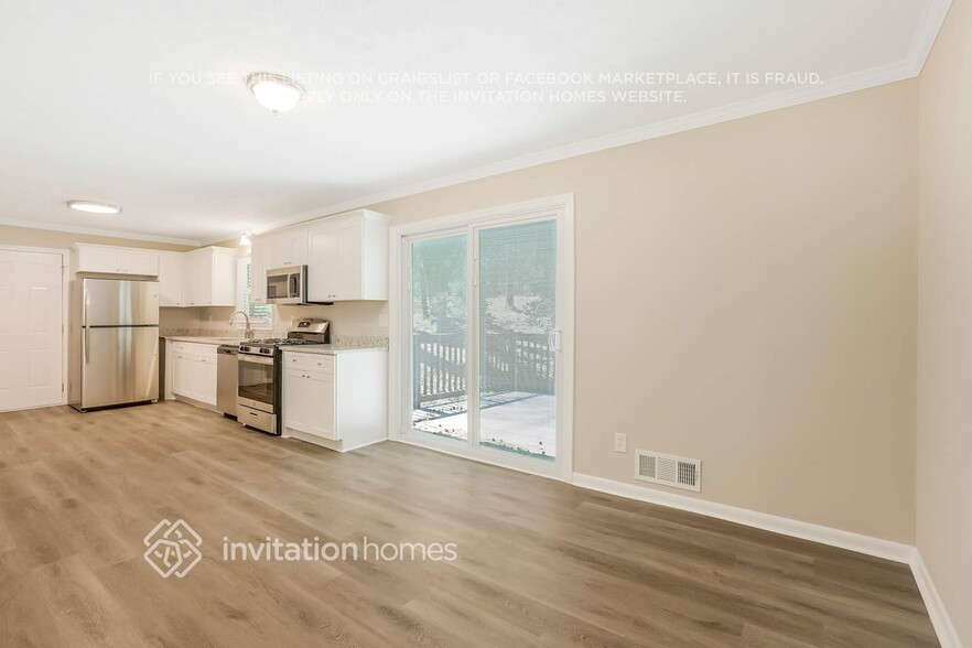 Building Photo - 885 Rodney Dr SW