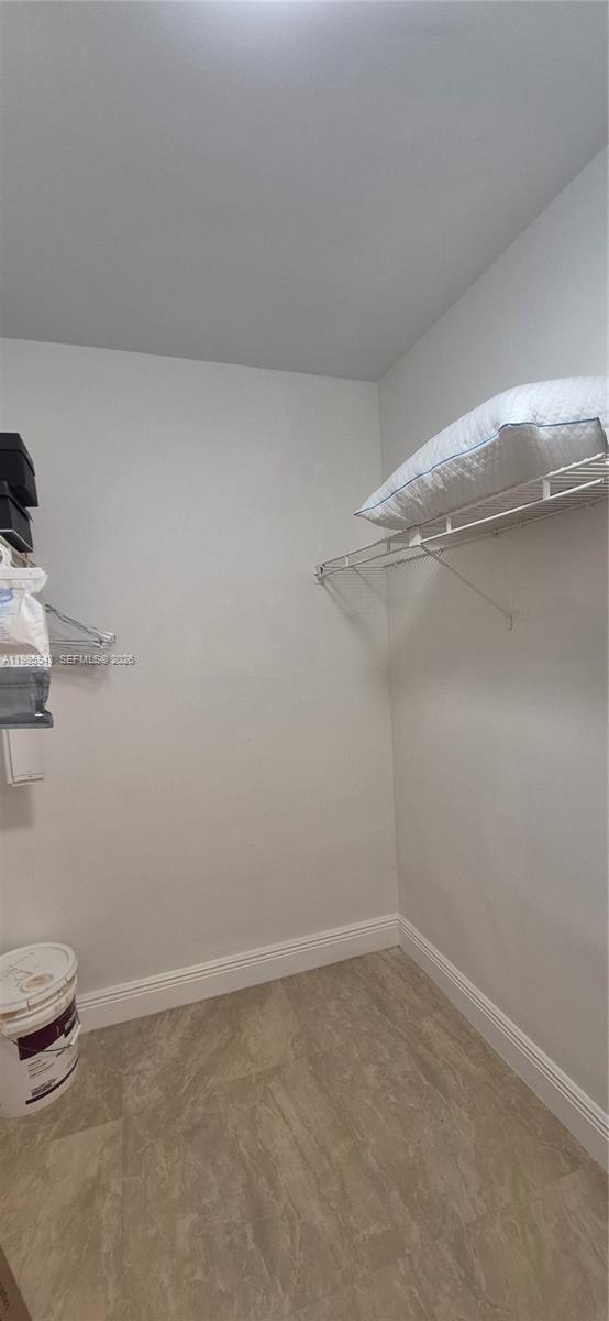 Building Photo - 14401 N Kendall Dr