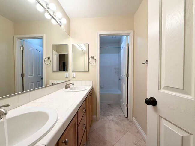 Building Photo - 2017 Sedona Path Way