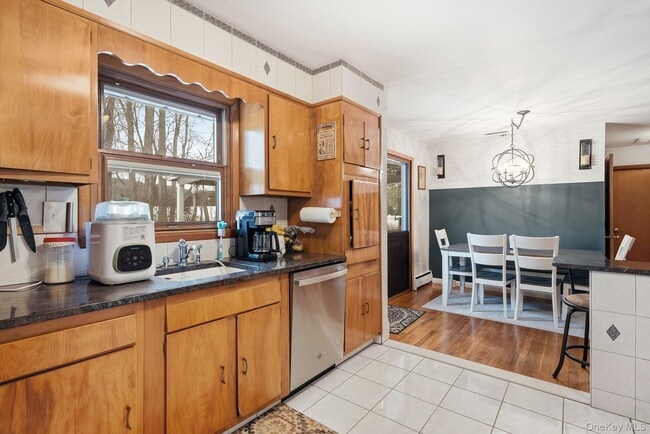 Building Photo - 946 NY-311