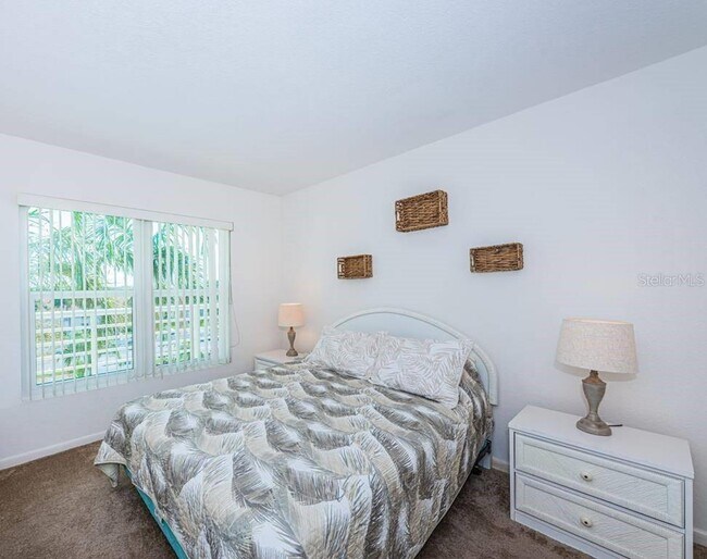 Building Photo - 6001 Bahia Del Mar Cir N