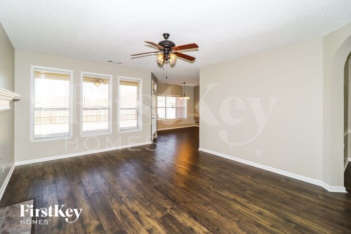 Building Photo - 7740 Shadow Bend Ln
