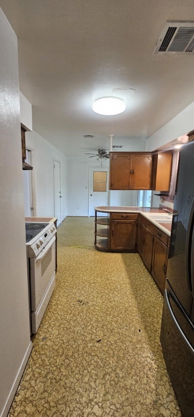 Building Photo - 9721 Foredale St