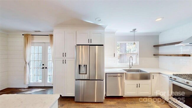 Building Photo - 1412 N Sharon Amity Rd