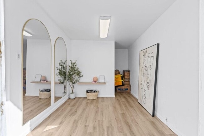 Building Photo - 715 Kaye St