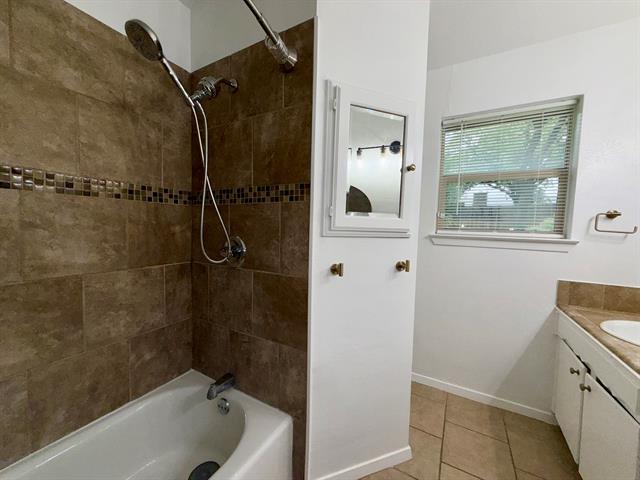 Building Photo - 901 Gregory Ave