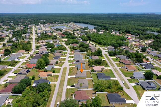 Building Photo - 12 Lysander Ln