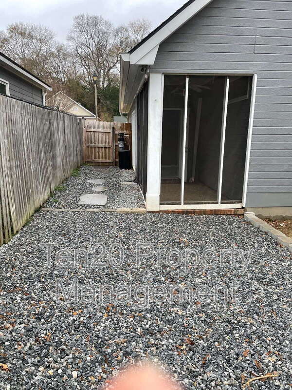 Building Photo - 326 Hardaway Ct